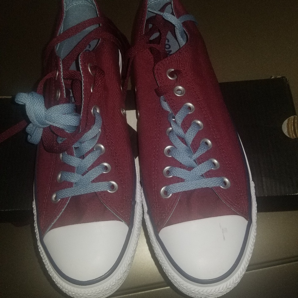 CONVERSE MAROON SNEAKERS SIZE 11  MEN OR WOMEN 9